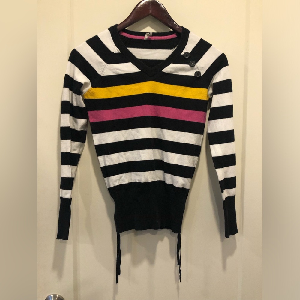 Cinchable sides striped V Neck sweater